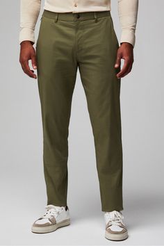 The High Side Chino (Slim Fit) FL2 Dark Moss male Activewear >> Mens >> Bottom >> Pants regular Golf Buttery Soft/External Pockets/Zip Pockets Slim Fit Chinos, Mens Activewear, The High, Mens Bottom, Classic Looks, Zip Pockets, Active Wear, Golf, Slim Fit