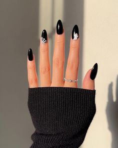 80 Instagram Worthy Halloween Nails You Cannot Miss Out Black Nails With Halloween Design, Spooky Halloween Nails Coffin Shape, All Black Halloween Nails, Halloween Nails Acrylic Coffin Short, Pretty Halloween Nails Acrylic, Boho Halloween Nails, Halloween Nail Designs Black, Subtle Halloween Nails, Halloween Nails Coffin