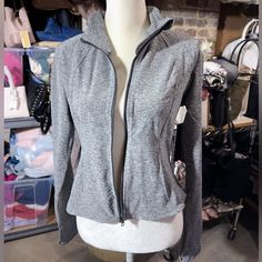 Yogaliciouslux Color: Htr.Grey Super Stretchy Active Jacket Top Long Sleeve Size L Same Day Shipping New With Tag Red Denim Jacket, Dark Blue Blazer, White Puffer Vest, Long Peacoat, Houndstooth Sweater, Black Leather Motorcycle Jacket, Tommy Hilfiger Vintage, Black And White Tweed, Active Jacket