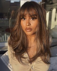 Elegant Hair Color Classy, Haircolor 2024 Women Trends, Brown Hair With Long Bangs, Bangs With Highlights Brunettes, Light Brown To Dark Brown Hair, 2024 Hair Trends For Women Long Brunette, Color Hair Trends 2024, Trendy Hair Color 2024, Pelo Color Chocolate