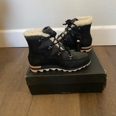 Sorel Women’s Sneakchic Alpine Booties Size 5 Black New With Tags And Box Sorrel Boots, Brown Wedge Boots, Colored Boots, Short Ankle Boots, Tan Ankle Boots, Brown Chelsea Boots, Brown Leather Ankle Boots, Sorel Boots, Chelsea Ankle Boots