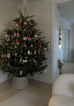 a decorated christmas tree in a living room