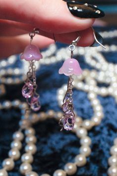 i love an aquatic theme! made with glass beads, tiny chain, and plastic teardrop beads Czech Glass Teardrop Dangle Earrings With Ear Wire, Jelly Fish Bracelet, Jelly Fish Earrings Diy, Jellyfish Jewelry Diy, Jellyfish Earrings, Jellyfish Earrings Beads, Jellyfish Jewelry Rings, Pink Teardrop Chandelier Earrings, Nickel Free, Teardrop Beads