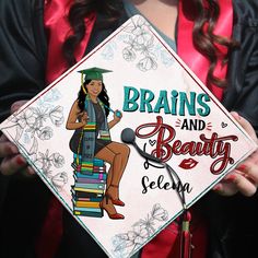 Beauty And Brains Graduation Cap, Beauty Graduation Cap, London Graduation, Graduation Cap Nursing, Nurse Graduation Cap Designs, Graduation Hat Designs, Graduation Things, Medical Party, Graduation Board