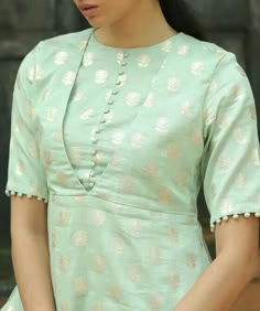 Close Neck Chudi Design, Closed Neck Designs For Kurtis, Pot Neck Kurti Designs, Latest Kurtis Design, Kurti Neck And Sleeve Designs, Closed Neck Kurti Designs, Salwar Sleeve Designs, Churidar Sleeves Designs, Kurti Neck Patterns Neckline