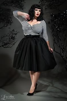 Curves Plus Size Rockabilly, Rockabilly Mode, Sukienki Plus Size, Rockabilly Girl, Look Plus Size, Pinup Couture, Short Fashion, Black Outfits