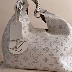 Big Bag Hobo 2022 Lv Original Tag Box And Receipt Luxury White Bag With Monogram Print, White Louis Vuitton, Big Bag, Big Bags, Louis Vuitton Bags, White Bag, Fashion Sense, Louis Vuitton Bag, Color White