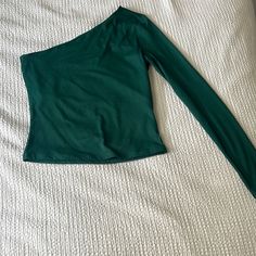 Brand New Never Worn H&m Green Tops For Spring, H&m Green Tops For Fall, Chic Green H&m Top, H&m Casual Party Tops, Casual Party Tops From H&m, Casual Party Tops By H&m, Off Shoulder Top, Off Shoulder Tops, Shoulder Top