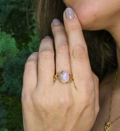 Gold Moonstone Ring set with a Natural Rainbow Moonstone with a natural flash (Madagascar), 10x8mm, 3 cts. Vintage Ring ☞ Gold Vermeil: thickest 18k Gold Plating on Solid 925 Sterling Silver ☞ made to last. Matching Earrings: www.etsy.com/listing/963509406 Matching Pendant: www.etsy.com/listing/956471345 June Birthstone - Genuine & Natural Stone ❀ ☞ Choose your size ☞ I resize (before shipping) for FREE to Any size* ❀ Each Natural Gem is unique & will have Slight variations from the product pict Gold Antique Ring, Gold Leaf Ring, Antique Emerald Ring, Gold Moonstone Ring, Gold Leaf Rings, Vintage Gold Rings, Ring Proposal, Emerald Ring Gold, Blue Diamond Ring