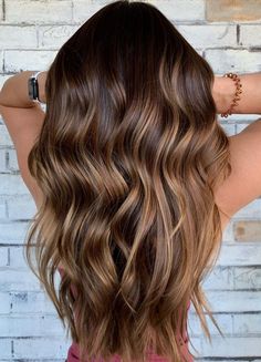 Balayage Long Hair, Brown And Blonde, Rambut Brunette, Brunette Hair With Highlights, Balayage Hair Dark, Caramel Highlights, Brown Hair Balayage, Brown Balayage