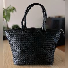 Bottega Veneta Intrecciato Black Leather Shoulder Bag Classic Woven Leather Shoulder Bag For Shopping, Chic Black Bag With Woven Leather, Classic Woven Leather Shopping Bags, Classic Woven Leather Bags For Shopping, Black Satchel With Braided Handles For Daily Use, Black Woven Leather Shoulder Bag For Everyday, Black Satchel Shoulder Bag With Intrecciato Weave, Classic Woven Leather Bag With Double Handle, Classic Evening Bags With Braided Handles