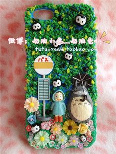 a cell phone case with an image of two people and flowers on the back cover