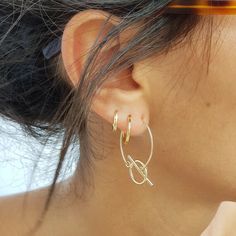 #jewelry #earrings #hoopearrings #minimalistearrings #wirehoopearrings #modernearrings #everydayearrings #simpleearrings #goldfilledearrings #goldhoopearring #golddangleearrings #goldroundearrings #earringsforwomen #pendantearrings #designerearrings #goldcircleearrings Gold Round Earrings, Wire Hoop Earrings, Round Dangle Earrings, Dangle Earrings Gold, Chunky Chain Necklaces, Earrings Everyday, Gold Filled Hoops, Silver Chain Bracelet, Gold Filled Earrings