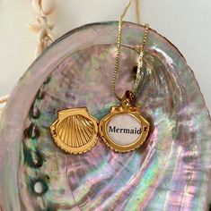 Shell necklace gold color with print Mermaid , handmade , size -18 inches long. Vintage Shell-shaped Necklaces For Gifts, Vintage Gold Shell As Gift, Vintage Gold Shell As A Gift, Vintage Gold Shell Gift, Gold Shell With Lobster Clasp As Gift, Vintage Shell Jewelry For Gifts, Vintage Shell Jewelry For Gift, Vintage Shell For Gift, Seashell Locket