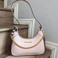 Nwt Michael Kors Handbag Wilma Small Leather Crossbody Bag Powder Blush Crossbody Bag Leather 100% Leather Gold-Tone Hardware 9”W X 6.5”H X 2.5”D Adjustable Strap: 20.5” 24.5” Interior Details: 3 Card Slots Lining: 100% Polyester Zip Fastening Michele Kors Bags, Blush Crossbody Bag, Orange Handbag, Michael Kors Handbag, Michael Kors Crossbody Bag, Girly Bags, Long Acrylic, Overnight Bags, Quilted Crossbody Bag