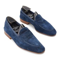 Original Retail Price: $545 NEW Model: Polperro Edward Green's Size: 6.5 (UK) US Size: 7 Last 389 - classic round-toe Medium Width Navy Blue Color Made of Suede Leather Unlined Moc Toe Leather Sole Made In England NOT Included Shoe Trees, Bags, or Box Outsole: 10.5/8" Width: 3.75" This product is located in our EU warehouse. Edward Green, Shoe Tree, New Uses, Navy Blue Color, Penny Loafers, Blue Suede, New Model, Suede Leather, Penny