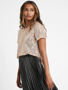 Sequin Scoop-Neck Top | Banana Republic Top Banana, Scoop Neck Top, Tres Chic, Dressy Outfits, Glam Fashion, Party Tops, Sequin Top, Material Girls, Autumn Fashion Women