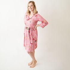 OH so soft and dreamy!!! Wrap yourself up in this luxuriously soft robe new to Bestaroo!! A must for your growing belly and post partum. Our mama robes are a great transitional robe from growing belly to post partum and beyond! 3/4 sleeves mid length pockets inside ties super soft and oh so yummy 95% modal 5% spandex wash with like colors and fabric / tumble dry low Soft Robes, Growing Belly, Facebook Style, Post Partum, So Yummy, Mommy And Me, Quality Clothing, Pink Rose, Mid Length