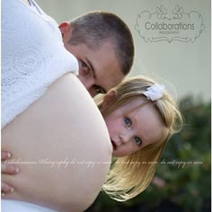 Foto de família con mamá embarazada Family Maternity Pictures, Family Maternity Photos, Funny Pictures For Kids, Maternity Picture, Maternity Photography Poses, Maternity Photo Ideas