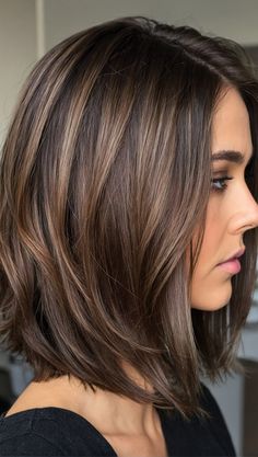 Rambut Brunette, Brunette Hair With Highlights, Brown Hair Balayage, Hair Affair, Haircuts For Medium Hair, Short Hair Color, Hair Color And Cut, Brown Hair With Highlights, Summer Hair Color