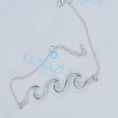 925 Sterling Silver This wave bracelet is perfect for the person who loves the sea. Who is passionate about enjoying living nature such as the ocean. Esta pulsera de olas es perfecta para la persona que ama el mar. Que le apasiona disfrutar de la naturaleza viva como el océano. Las olas representa el movimiento constante de la vida y simbolizan una gran fuerza natural. Si te identificas con este brazalete es porque algo dentro de ti busca siempre encontrar algo y al igual que las olas siempre es Adjustable Wavy Sterling Silver Jewelry, Silver Strand Bracelets As Gift, Wavy Sterling Silver Beach Jewelry, Silver Minimalist Bracelets For The Beach, Handmade Sterling Silver Bracelet For Beach, Handmade Sterling Silver Bracelets For Beach, Adjustable Wavy Bracelet As Gift, Adjustable Wavy Bracelets As Gift, Sterling Silver Bracelets For Beach