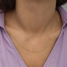 Features Yellow gold Material: Solid Gold (not gold plated or gold filled) Available Gold Color: Yellow gold, rose gold Karat: 14 K (585) Gold grams: 1.91 gr Chain length: 45 cm (17.5 inch) This chain is made with real 14k yellow solid gold Vine style chain necklace good for wearing it alone or with pendants. You can use this elegant charm not only on your special days but also your daily life too. Available in 4 different chain lengths: 40 cm (16 inch), 45 cm (17.5 in), 50 cm (19.5 in) or 55 cm Small Gold Chain For Women, Gold Chains Models, Simple Gold Chain Designs For Women Indian Daily Wear, Daily Use Gold Chain For Women, Daily Wear Chains For Women, 5 Grams Gold Chain Design, Girls Gold Chain Design, 14k Gold Box Chain Charm Necklace, Rose Gold Figaro Chain Necklace, Gold Plated