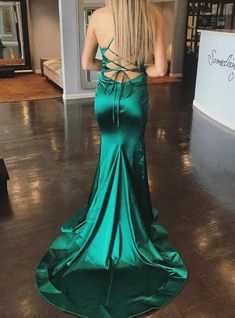 Sleeveless Lace Up Satin Halter Evening Dresses Mermaid Crossed Straps – Weitese Dress Dark Green Prom Dress, Green Prom Dress Long, Prom Dress Halter, Prom Dress With Train, Green Formal Dresses, Fitted Prom Dresses, Dress With Train, Green Prom, Backless Prom Dresses