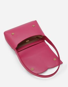 Calfskin DG Logo Bag shoulder bag: Pink Flap fastening with concealed double magnetic fastening Flat back pocket Calfskin shoulder strap Alcantara lining and zipped pocket Item comes with a branded dust bag Measurements: H17.5 x L23 x D7 cm Made in Italy Dolce And Gabbana Handbags, Shoulder Bag Pink, Dg Logo, Bags Logo, Minimalist Aesthetic, Bag Shoulder, Rose Pink, Shoulder Bag Women, Bags Women