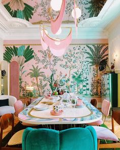 the dining room is decorated in pink and green