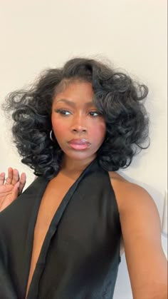 Hair Styles For Oval Faces Black Women, Natural Protective Styles For Black Women, Marilyn Monroe Hairstyles On Black Women, Short Hair Weave Styles, Short Curls Hairstyles, Black Model Woman, Marilyn Monroe Hairstyles, Short Hair On Black Women, Hairstyles Black Women Natural Hair