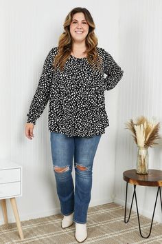 This dotted round neck long sleeve blouse is made of polyester and spandex fabric. It has a basic style. The round neck and long sleeves make this blouse look simple, but it's very elegant. This blouse will be your best choice for daily wear! Georgia Fashion, Curvy Plus Size, Contemporary Outfits, Girl Next Door, Basic Style, Spandex Fabric, Black Blouse, Passion For Fashion, Fashion Boutique