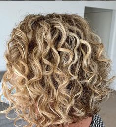 Cute Blonde Hair Color Ideas To Try Out This 2021 Blonde Curly Hair Color Ideas, Blonde Highlights Short Curly Hair, Dark Blonde Curly Hair With Highlights, Balayage Blonde Curly, New Hair Color Ideas For Blondes, Short Curly Blonde Hair Natural, Short Curly Hair Color, Short Curly Hair Blonde, Dark Blonde Hair Ideas