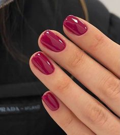 Dark Pink Manicure, Red Nail Square Designs, Fall Magenta Nails, Cute Short Natural Nails Ideas Simple, Short Berry Nails, Red Gel Manicure Short Nails, Nails Idea Winter, Deep Red Gel Nails, Short Almond Round Nails