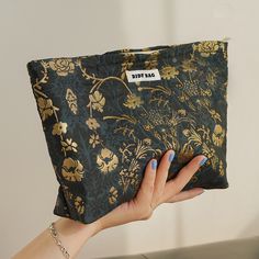 Place Of Origin : China (mainland) Item Width : 5cm Item Weight : 76g Item Length : 26cm Item Height : 18cm Model Number : M Material Composition : Polyester Shape : Pillow Pattern Type : Floral Closure Type : zipper Style : fashion Main Material : POLYESTER Brand Name : DJDF Item Type : Cosmetic Cases WHAT ABOUT REFUND?   Fast refund,100% Money Back Guarantee. If your product is defective or doesnt work properly, let us know and well send you a replacement one. We believe in our products so much that we offer a 30-day No-Hassle refund policy. If youre unhappy about your purchase, send us the product back and well refund your money immediately. Canvas Cosmetic Bag, Beauty Organization, Travel Toiletry Bag, Vintage Makeup, Travel Toiletries, Toiletry Bag Travel, Makeup Pouch, Floral Vintage, Toiletry Bags