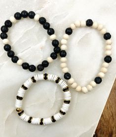 Casual Beach Stretch Bracelet With Wooden Beads, Casual Wooden Beads Stretch Bracelet For Beach, Beach Black Heishi Beads Bracelet, Casual White Stretch Bracelet With Wooden Beads, Beaded Bracelets For Boys, Bracelet Ideas For Boys, Boy Bracelets, Bracelets For Boys, Bracelet Boys