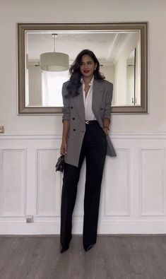 Business Formal Outfit, Outfit Formal Mujer, Old Money Fashion, Interview Outfits Women, Money Fashion, Look Office, Lawyer Outfit, Business Attire Women, Corporate Attire