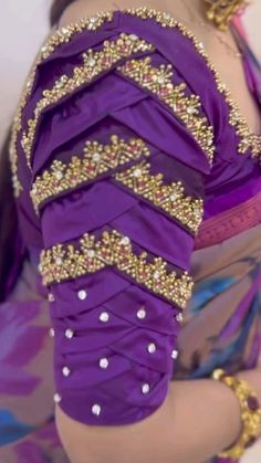 Work Blouses Maggam Latest, Pattu Sari Blouse Designs Latest, Maggam Blouses, Blouse Works, Model Blouse, Blouse Ideas, Pattu Saree Blouse Designs, Aari Blouse