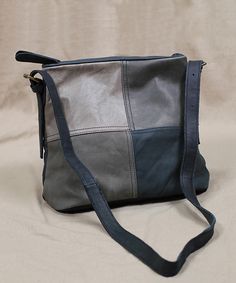 Square Leather Shoulder Bag With Zipper Pocket, Gray Leather Bag With Zipper Closure, Gray Rectangular Shoulder Bag With Removable Pouch, Everyday Square Bag With Zipper Closure, Everyday Square Bags With Zipper Closure, Square Everyday Bags With Zipper Closure, Gray Rectangular Bag With Zipper Closure, Rectangular Gray Shoulder Bag For Everyday, Everyday Leather Bag With Zipper Pouch