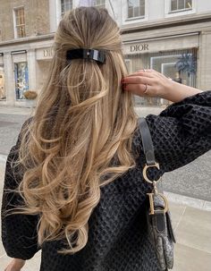 Balmain Hair, Clip Hairstyles, French Hair, Normal Hair, Dream Hair, Hairstyles For School, Fashion Mode, Replica Handbags, Hermes Bag