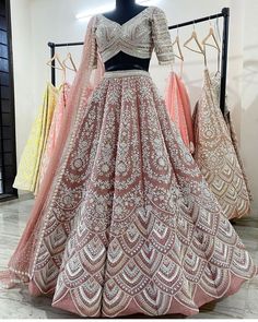 Bridal Dress Patterns, Plain Suit, Best Wedding Suits, Best Indian Wedding Dresses, Lehenga Pattern, Heavy Dupatta, Latest Bridal Lehenga, Lehenga Designs Simple, Bridal Lehenga Collection