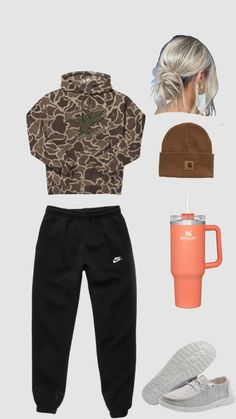 Country Outfits With Sweatpants, Western Sweatpants Outfits, Outfit Ideas With Hey Dudes, Comfy Country Outfits, Western Wishlist, Comfy Western Outfits, Western School Outfits, Simple Western Outfits, Country Fits