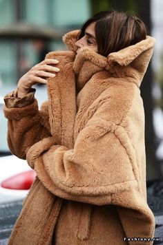 Верхняя одежда 2017 Stile Boho Chic, Teddy Bear Coat, Carine Roitfeld, Wardrobe Outfits, Fashion Weeks, Baby Cold, Inspiration Mode