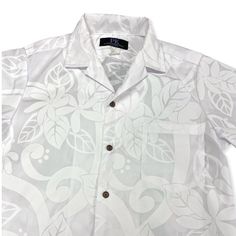 White Hawaiian shirts is nice for Honeymooner or it is perfect outfit for beach photo tour in Hawaii. Wear this white shirt with green Maili lei for Hawaiian groom styling. - Made in Hawaii - Coconuts buttons. - Dress Shirt cut - Regular fit - Poly-cotton - Brand: PK by Princess Kaiulani Fashions Limited quantity available. 1~2 size on each. Cheap Vintage White Hawaiian Shirt, White Tropical Print Summer Hawaiian Shirt, White Fitted Hawaiian Shirt, White Hawaiian T-shirt For Summer, Cheap White Hawaiian Button-up Shirt, Hawian Shirt, Hawaiian Wedding Dress, Hawaiian Wear, White Hawaiian Shirt