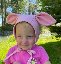 Pink pig baby hat/pink pig costume hat/pig ears baby hat/pink pig bonnet/pink pig hat/pig toddler costume hat/pink pig toddler hat/pig hat Cute pig baby hat is a pretty pink linen and has a soft brushed pink cotton inner lining. This pink pig hat is great for babies or toddlers and makes a perfect little pig costume for Halloween. Pig bonnet ties comfortably under your babes chin and is a durable machine wash and dry. Multiple sizes available. Size chart is included in my shop info. Each warm ha Pig Costume, Pig Dress, Pig Costumes, Pig Ears, Fleece Hats, Hoodie Costume, Costume For Halloween, Cute Pig, Baby Pigs