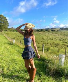 Farm Girl Outfits, Country Concert Outfits, Farmer Outfit, Farmer Girl, Farm Clothes