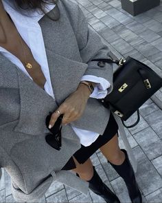 Outfits For Work Casual Office Wear Chic, 20 Year Old Birthday Ideas Woman Outfit, How To Become Classy, Chique Outfits Classy Chic, Cold Sunny Day Outfit, Dressy Brunch Outfit, Intimidating Aesthetic, Chanel Flats Outfit, Private Aesthetic