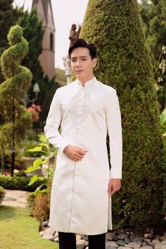 Brand new and high-quality Vietnamese traditional Ao Dai This set includes the Ao Dai and shipping with no pants for men Embroidery Lace Design, Wedding Ao Dai, Modern Ao Dai, Garment Cover, Pattern Code, Elegant Man, Couple Wedding, Pants For Men, Embroidery Lace