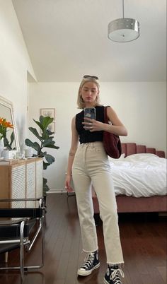 Converse Work Outfit Summer, Classy Comfy Outfits Summer, German Aesthetic Outfits, German Summer Outfits, White Jeans Fit Aesthetic, German Outfits Women, White Jeans Outfit Aesthetic, German Outfit, Uni Outfits