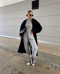 Work Fall Outfits, Outfit Jogging, Joggers Outfit Women, Fall Outfits 2023, Fall Outfit Inspiration, Look Adidas, Outfits For Work, Fall Trends Outfits, Casual Outfit Inspiration