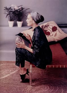 Mary Jane Russell 1954. This whole look is perfection. Suzy Parker, Vogue Photo, Very Important Person, Vogue Vintage, Look Retro, Vintage Fashion Photography, Retro Mode